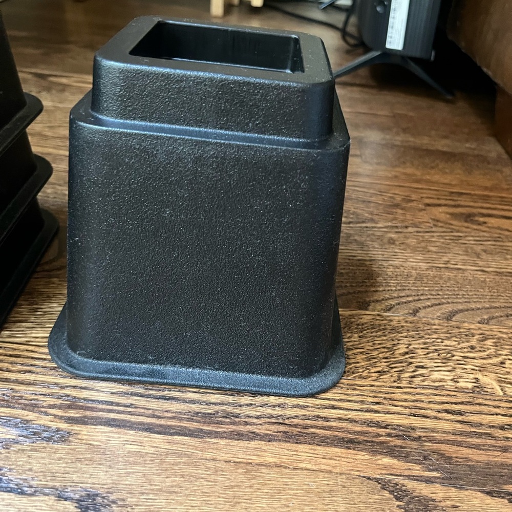 Black Bed Risers
